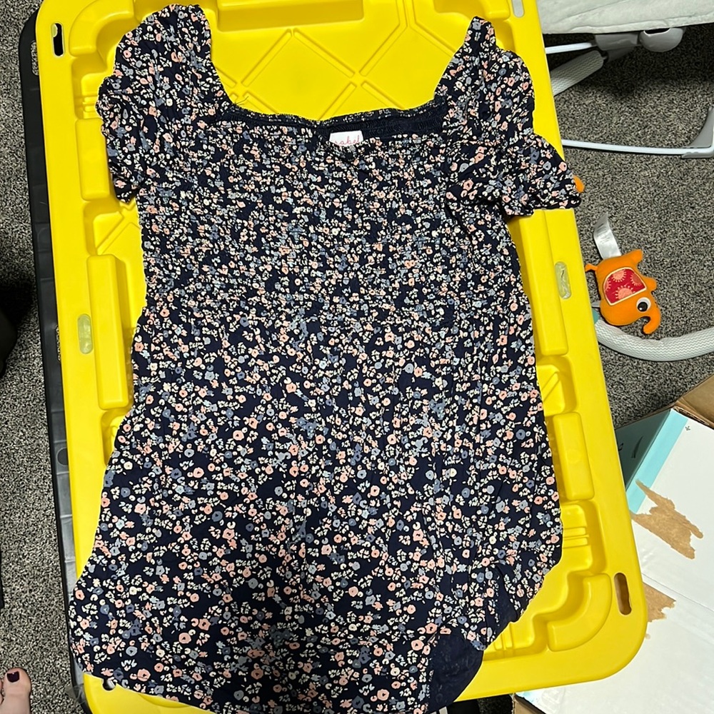 Isabel maternity too size large